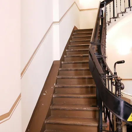 Guesthost - Welcome House Lägenhet Bologna