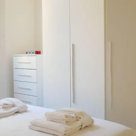 Guesthost - Welcome House *