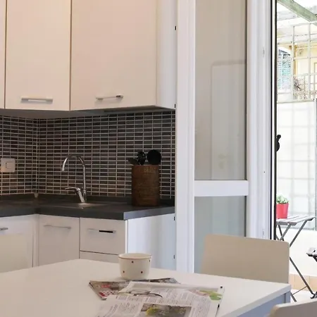 Guesthost - Welcome House *