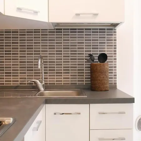 Guesthost - Welcome House