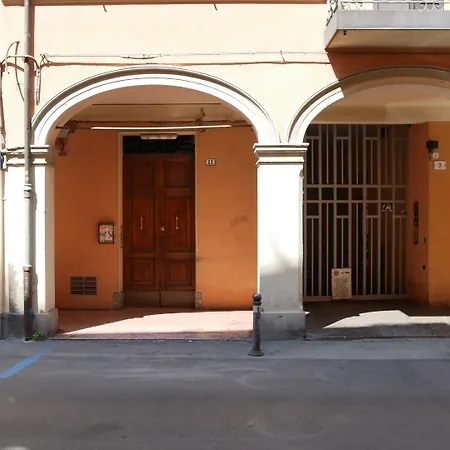 Guesthost - Welcome House Bologne